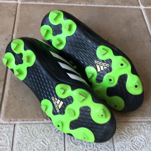 ❤️ ADIDAS clears for boys or girls - Picture 4 of 7